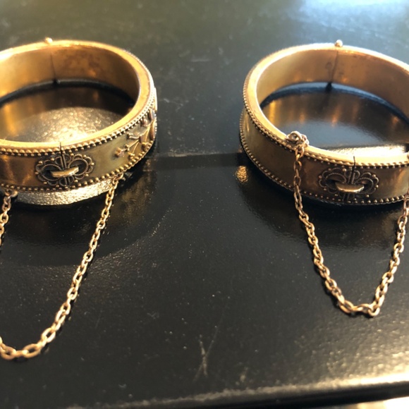 Antique Victorian Wedding Set of Ornate Matching Hinged Bangles - Picture 4 of 6